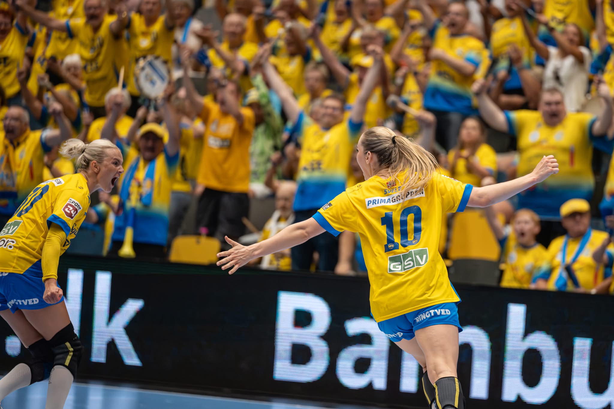 NFH-spillere og fans i Spar Nord Boxen